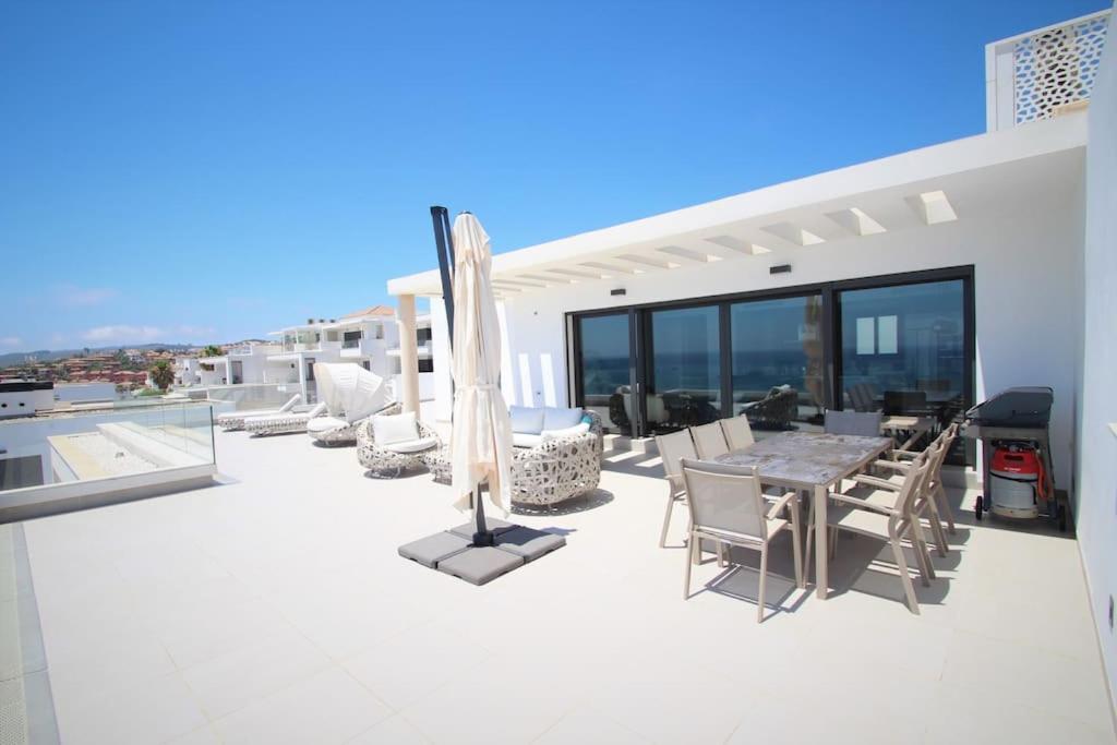 Luxurious Penthouse With Huge Panoramic Terrace Leilighet San Roque  Eksteriør bilde