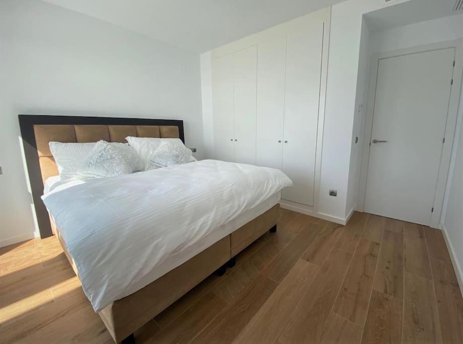 Luxurious Penthouse With Huge Panoramic Terrace Leilighet San Roque  Eksteriør bilde